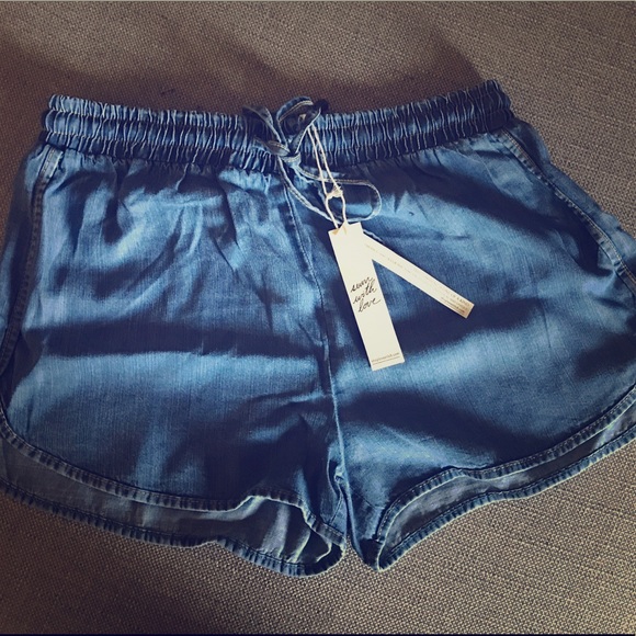 Love Stitch Pants - Love Stitch Tencel Dolphin Shorts